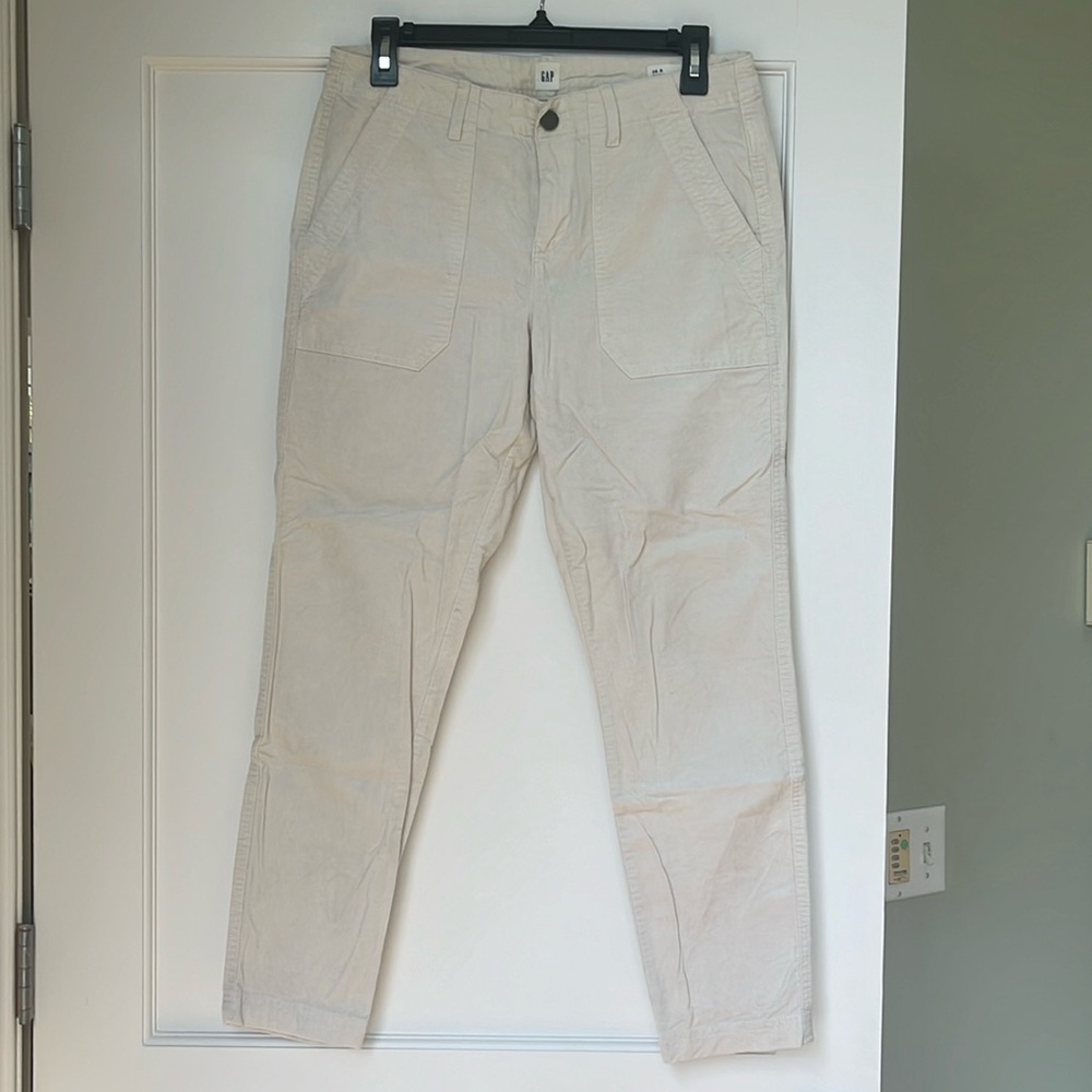 GAP women’s size 6R cream skinny ankle cords